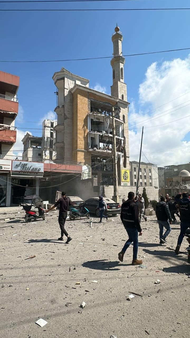 انباء عن سقوط عدد من الشهداء والجرحى بعد استهداف الاحتلال…