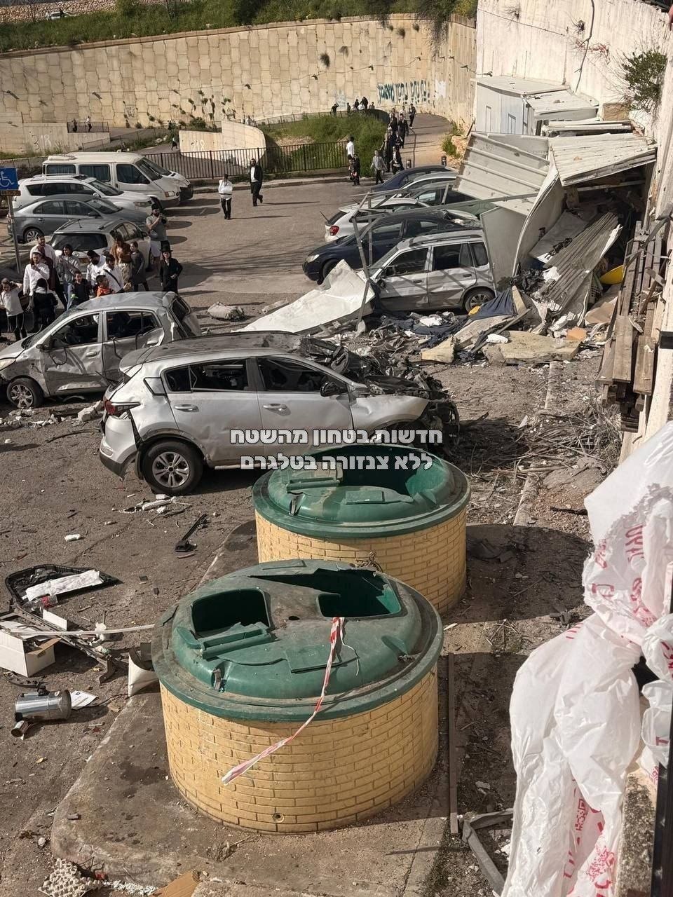 إعلام عبري: سقوط شظايا في موقف سيارات في صفد إثر…