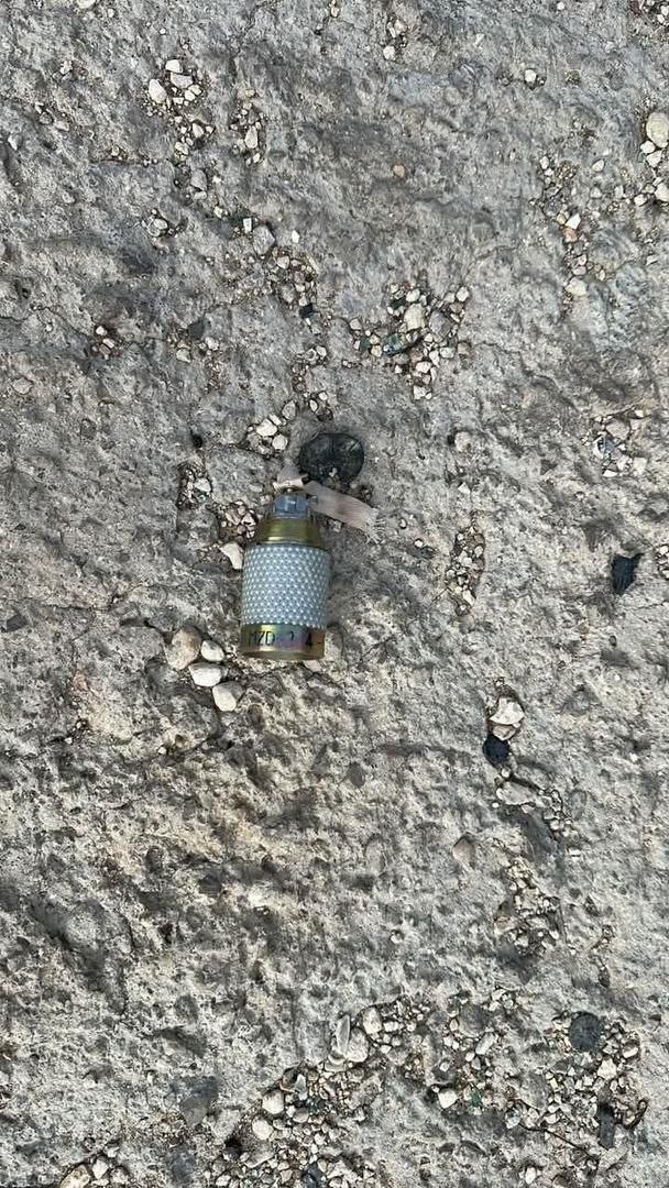 عثر عدد من المواطنين العائدين إلى البلدات الجنوبية على قنابل…