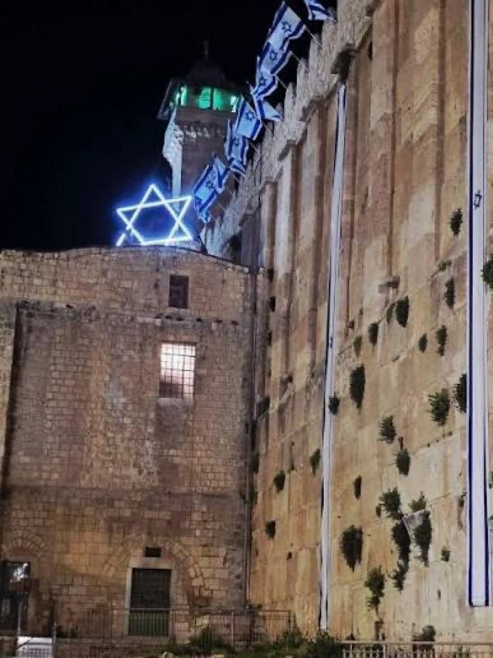 نصب “نجمة داوود” على المسجد الإبراهيمي سابقة وتسارع بتحويله لكنيس…