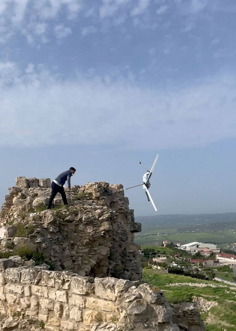 إعلام لبناني: العلم الإسرائيلي المرفوع فوق قلعة الشقيف والذي أسقطه…