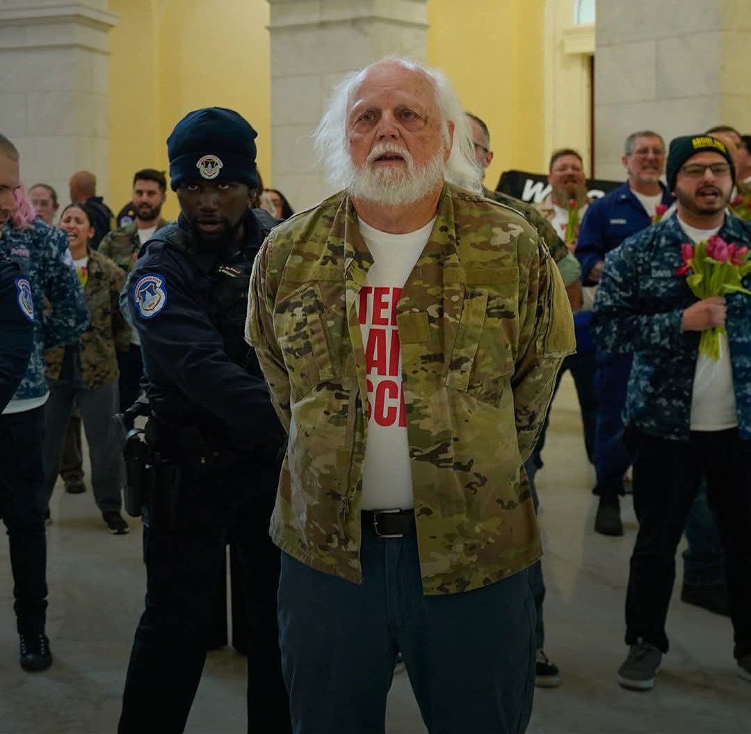 مشاهد من احتجاج محاربين أمريكيين قدامى داخل مبنى كابيتول هيل…