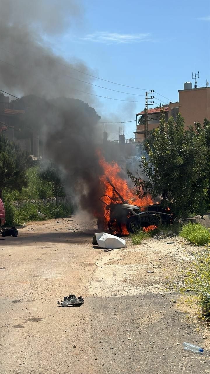 السيارة المستهدفة في بلدة يحمر الشقيف قضاء النبطية جنوبي لبنان