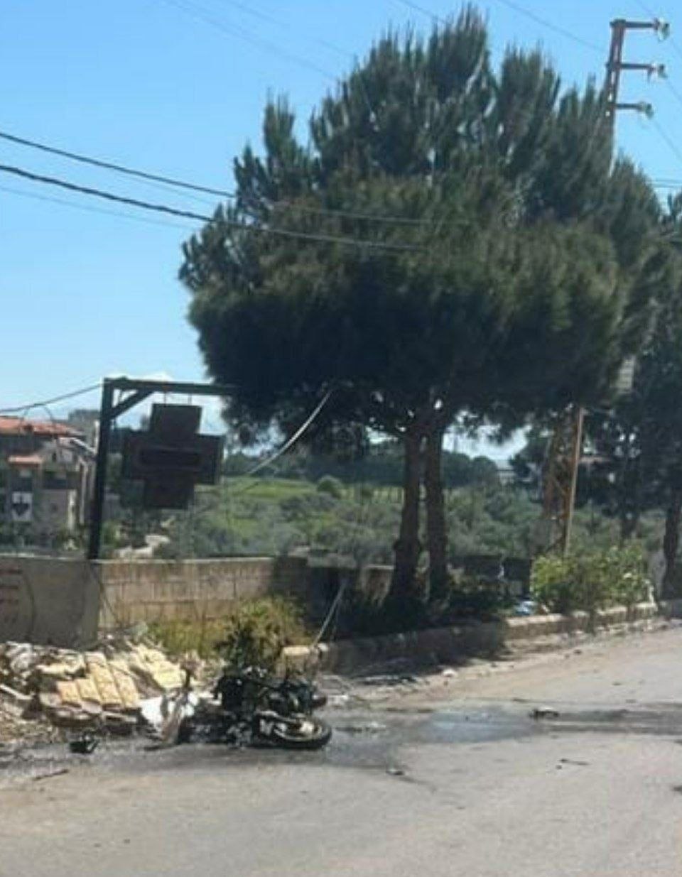 ارتقاء شهـيد في غارة من مسيرة استهدفت دراجة نارية في…