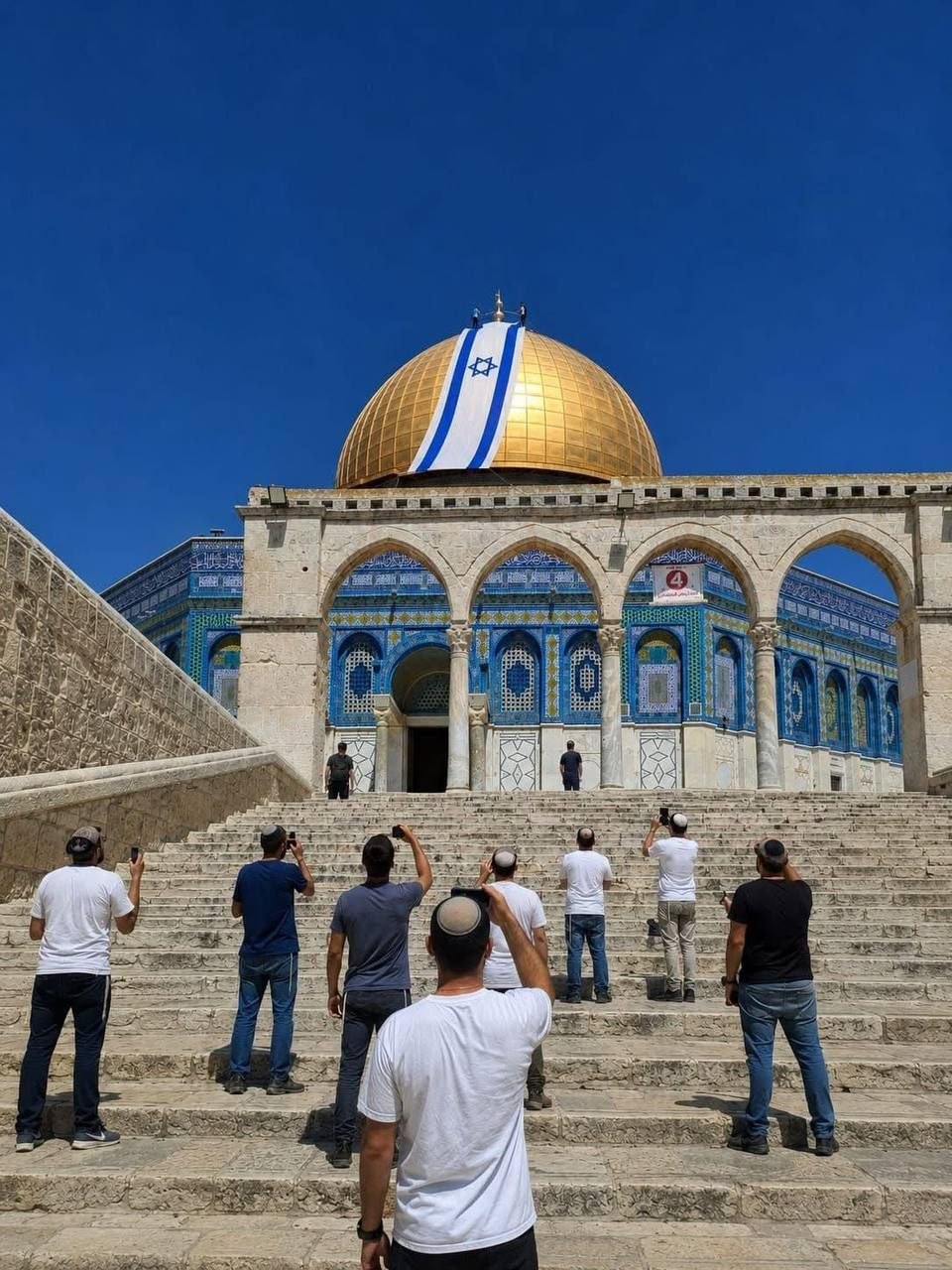 مستوطنون يتداولون صورًا مُولّدة بالذكاء الاصطناعي تتضمن تحريضًا على اقتحام…