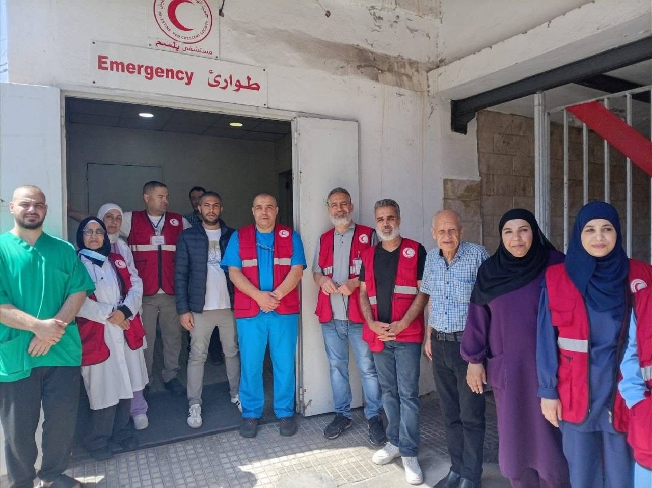 نفّذ موظفو جمعية الهلال الأحمر الفلسطيني اعتصامًا في منطقة صور…
