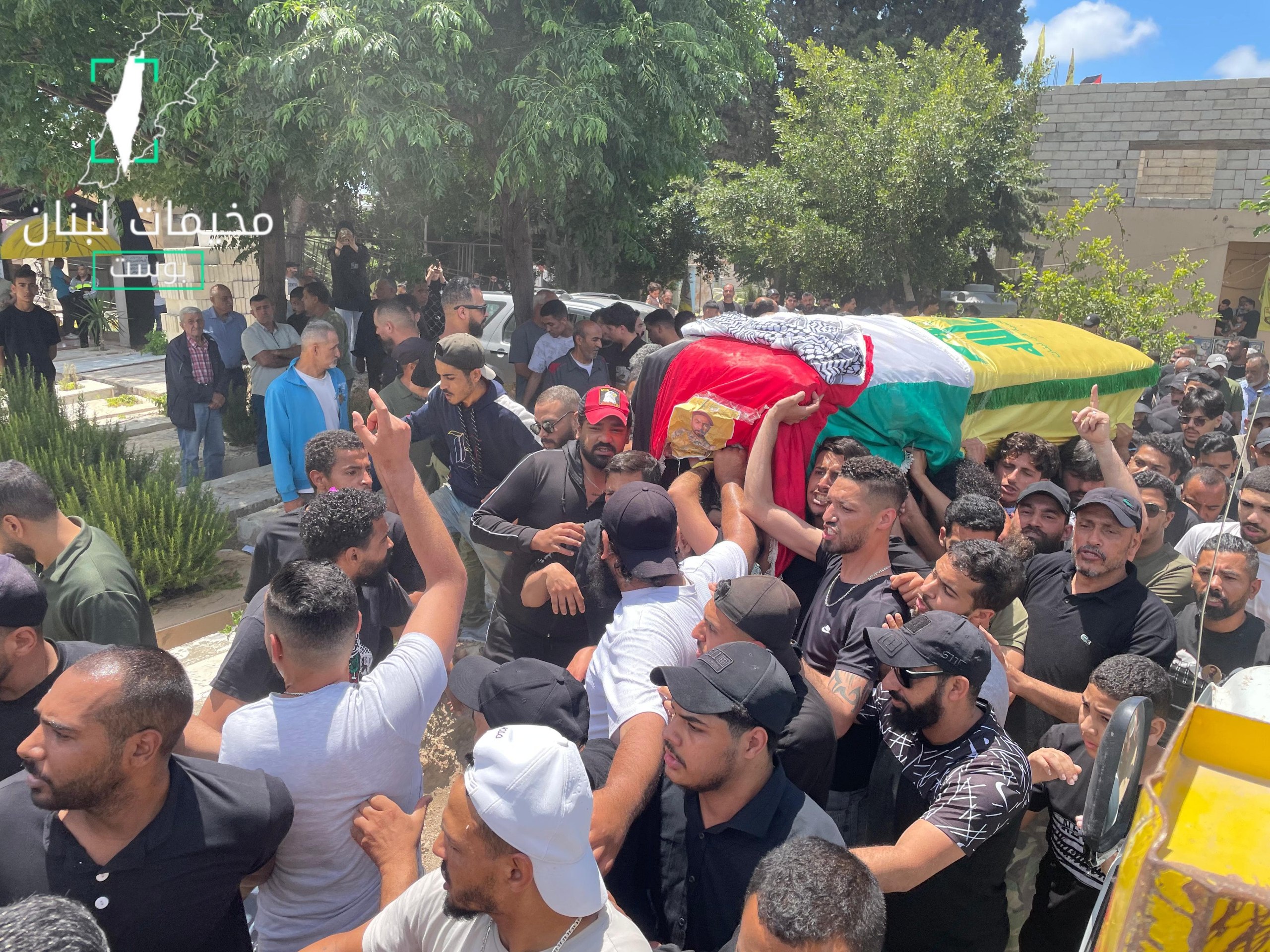 أهالي مخيم البرج الشمالي يشيعون إبنهم الشهيد ماهر إبراهيم المحمد…