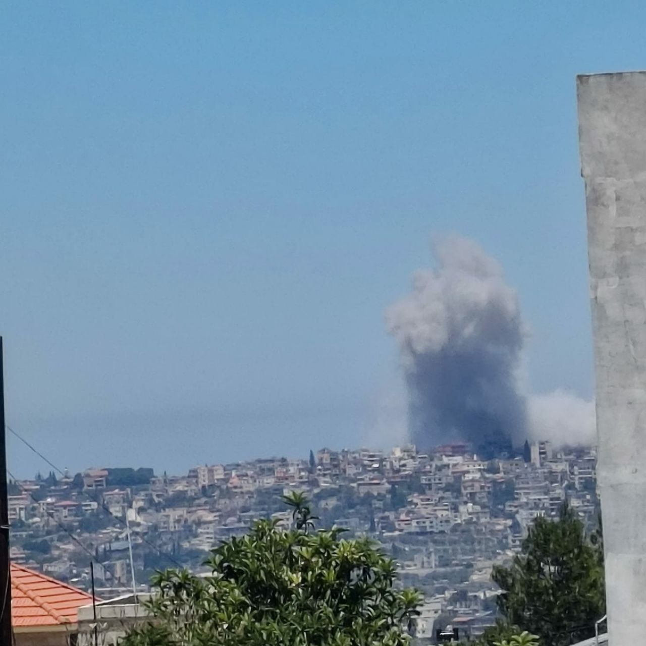 طيران الاحتلال يشن غارة على بلدة الزرارية جنوبي لبنان