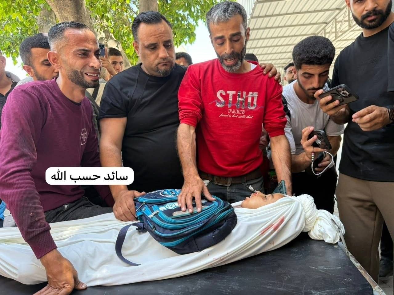 استشهاد الطفل جاد سليمان (8 سنوات) إثر تعرضه لغارة من…