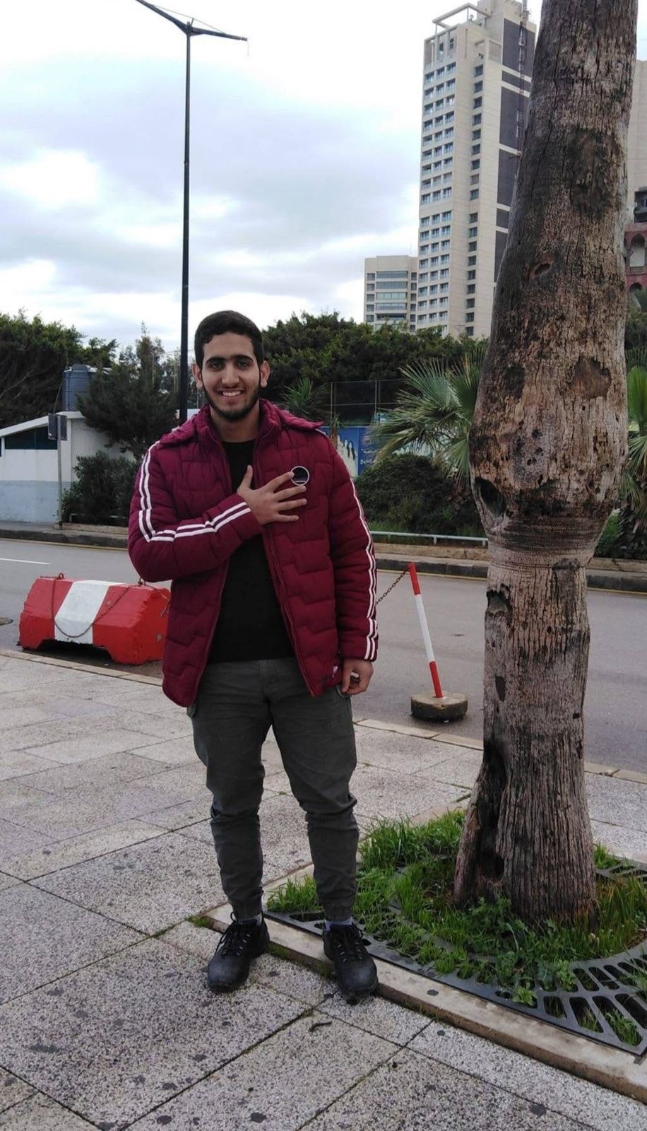 الشاب الجريح “إبراهيم عزام”، ابن مخيم البداوي، يخضع الآن لعملية…