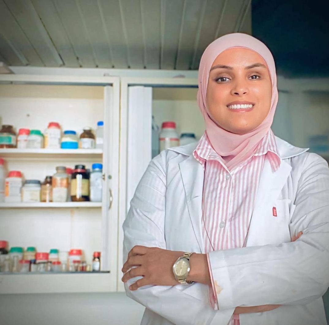 باحثة من مخيم البرج الشمالي تنال الدكتوراه في الفيزياء وتنشر…