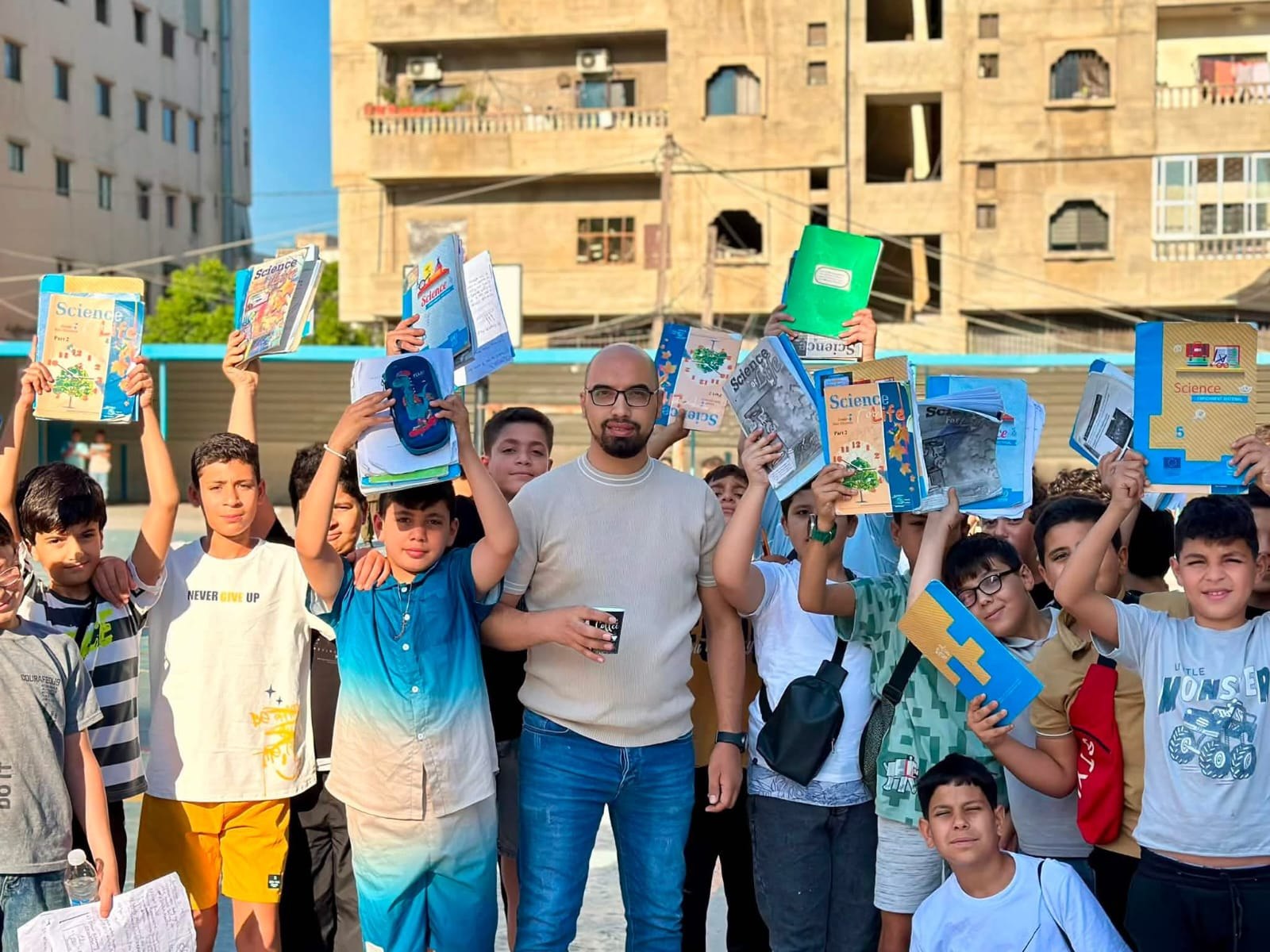 صورة نهاية العام الدراسي، من مدرسة نهر الأردن، في مخيم…