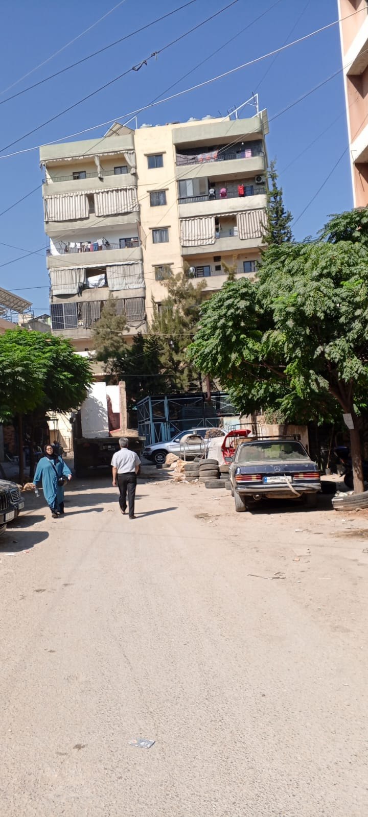 الجيش اللبناني يعمل الآن على وضع بلوكات اسمنتية على حاجز…