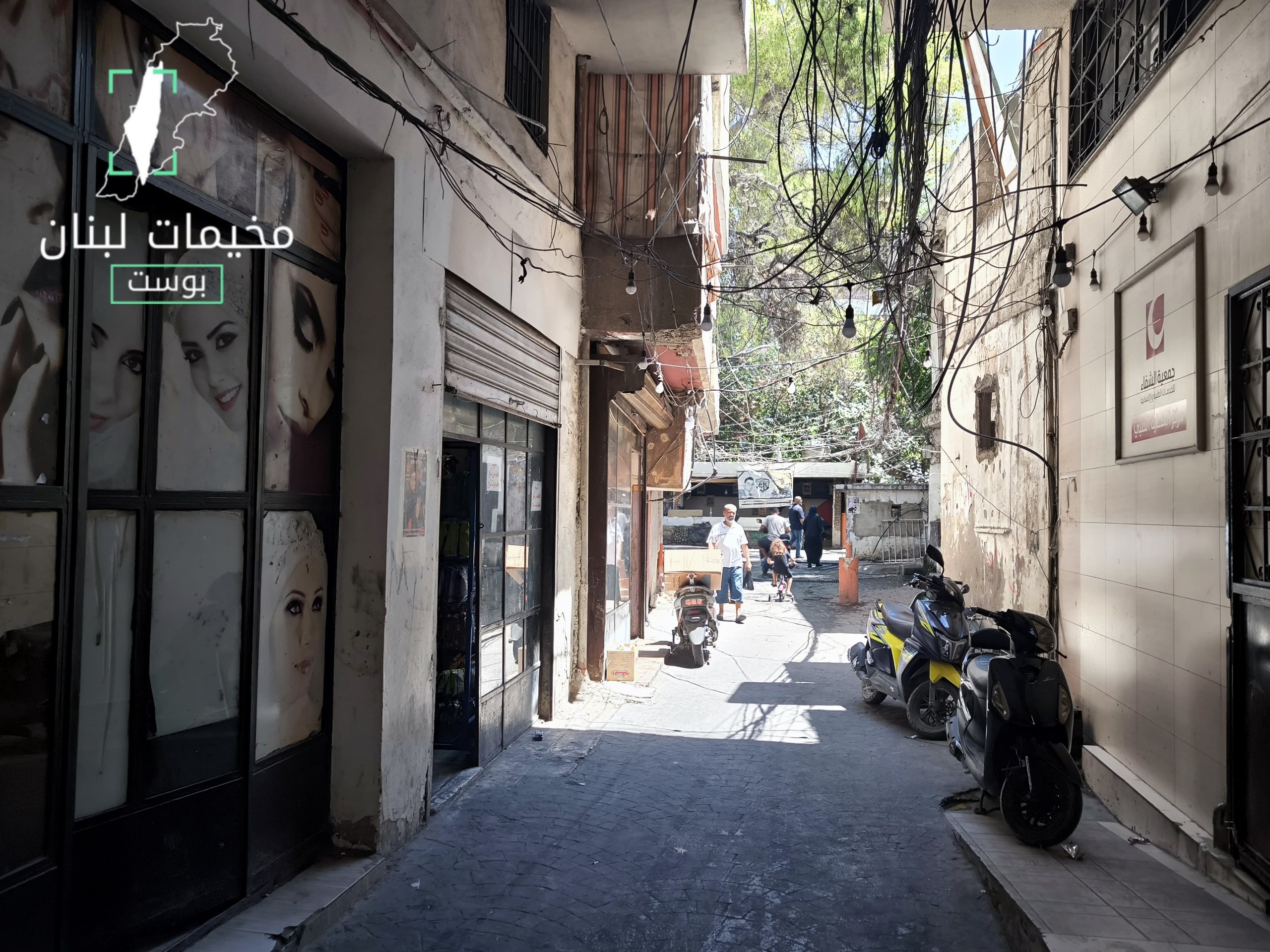 خاص – صورتان لذات المكان قبل الجدار وبعد الجدار.. للممر…