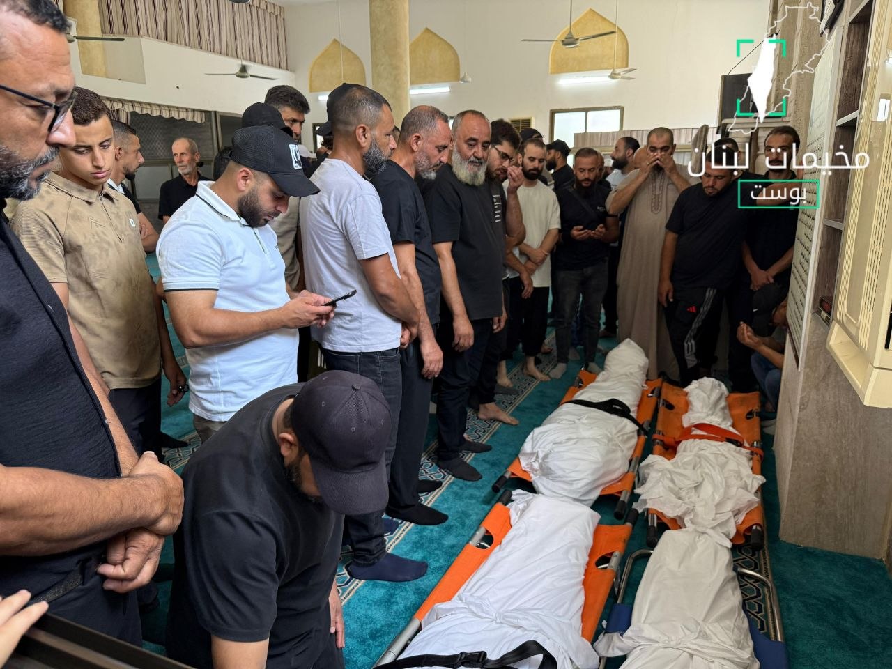 من وداع عائلة الخواص في مخيم الرشيدية