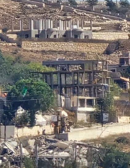 تقدّم جرافة إسرائيلية عند أطراف بلدة برعشيت