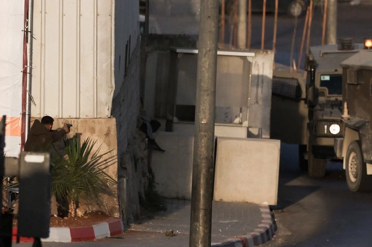 مصادر عبرية: تحقيق أولي يشير إلى أن منفذي عملية الخليل…
